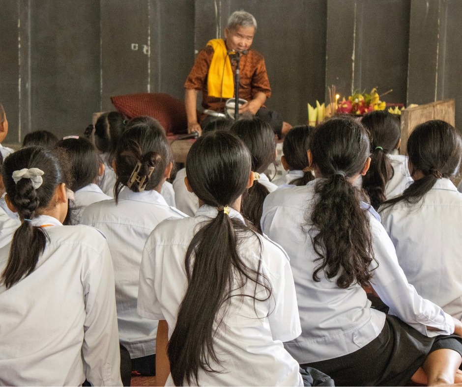 Ce mardi 28 octobre, Taramana a eu l’honneur d’accueillir M. Peak Chapic, un conteur khmer aveugle de 73 ans et expert en narration 572909292 1284571017043492 5259316500816136905 n